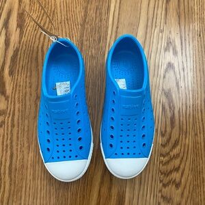 New in box Native Jefferson slip on in blue size C13